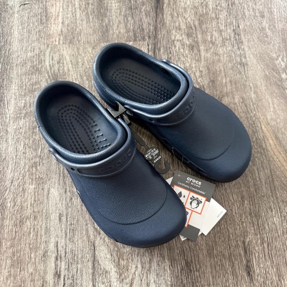 NWT CROCS NAVY WOMEN'S 10